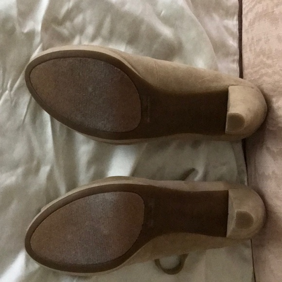 Marc Fisher Beige or Tan Suede Heels - Picture 4 of 12